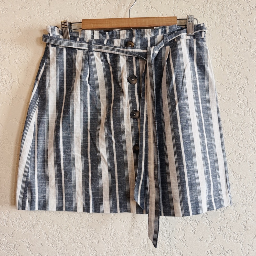 Mine | blue and white button down belt skirt | L